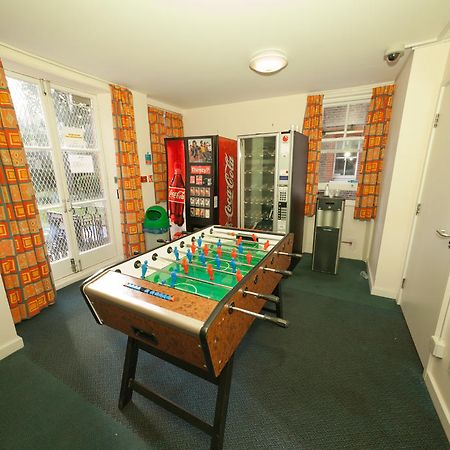 Evelyn Gardens Hostel Londen Buitenkant foto