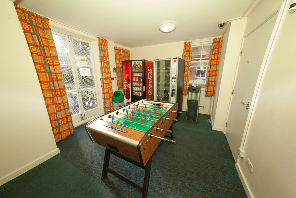 Evelyn Gardens Hostel Londen Buitenkant foto